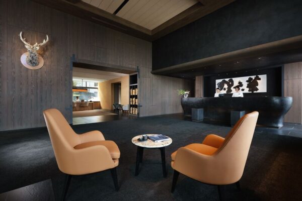 Lobby Reception Concierge Summer